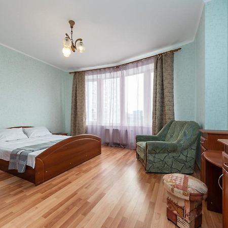 Комфортная Квартира На Метро Осокорки Kiev Esterno foto